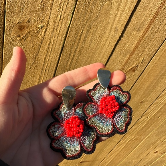 Zara Multicolor Floral Earrings with Gold Detail - Picture 4 of 7